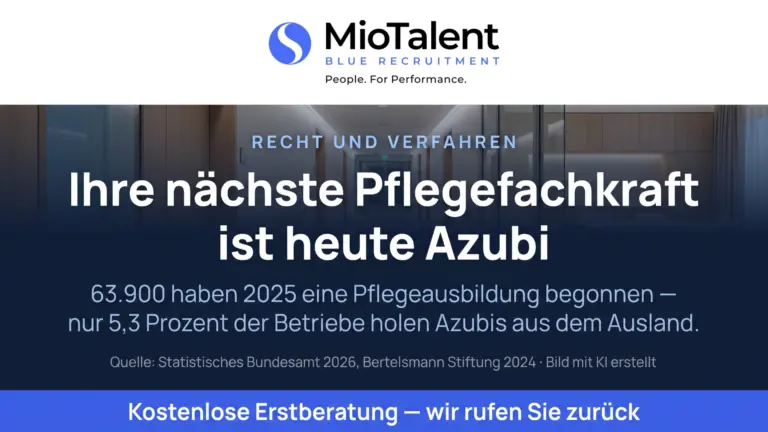 Dunkles Motiv mit der Aussage: Ihre nächste Pflegefachkraft ist heute Azubi. 63.900 haben 2025 eine Pflegeausbildung begonnen, nur 5,3 Prozent der Betriebe holen Azubis aus dem Ausland.